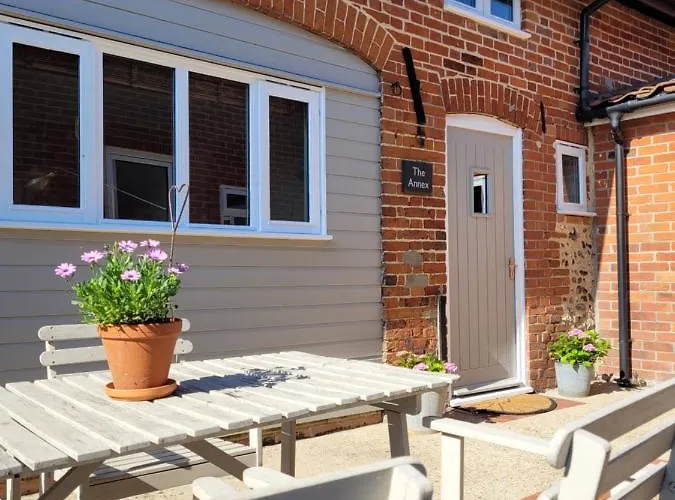 Entire 2 Bed Coach House In Peaceful Norfolk Village