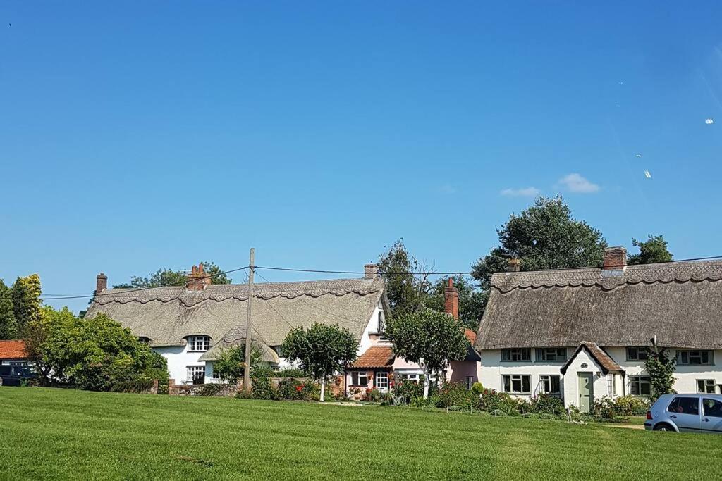 Entire 2 Bed Coach House In Peaceful Norfolk Village Holiday home *