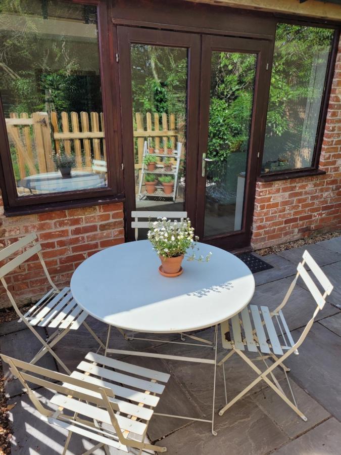 Entire 2 Bed Coach House In Peaceful Norfolk Village Holiday home Pulham